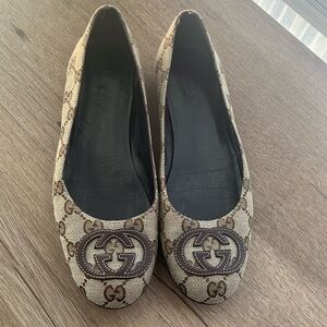 Preloved authentic Gucci flats, with leather embroidered logo, Size 36.5